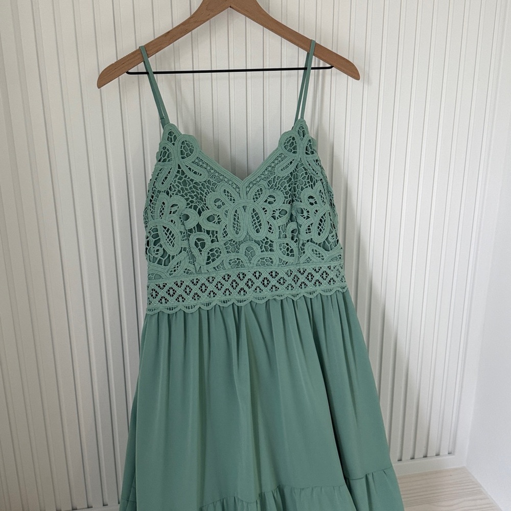 Elegant Green Lace Tiered Dress - Picture 2 of 6